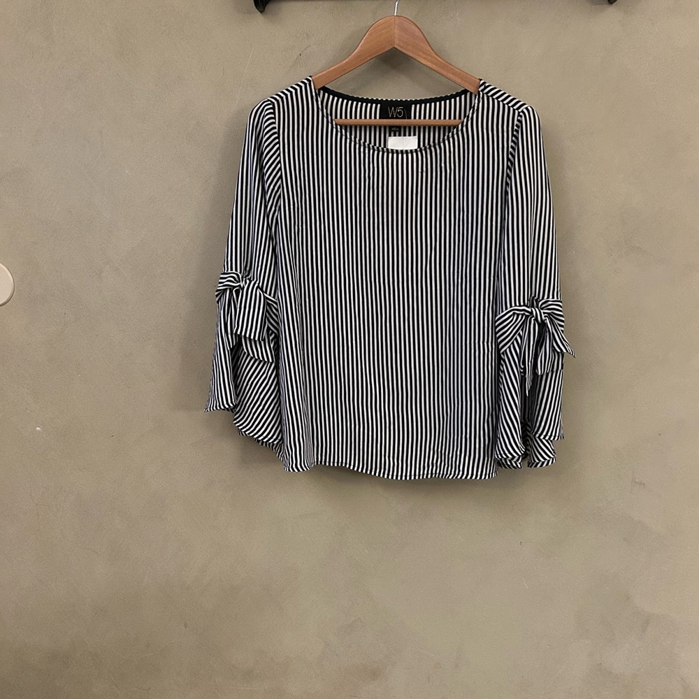 W5 Dark Gray/Black and White Boxy Blouse with Tie Front Sleeves